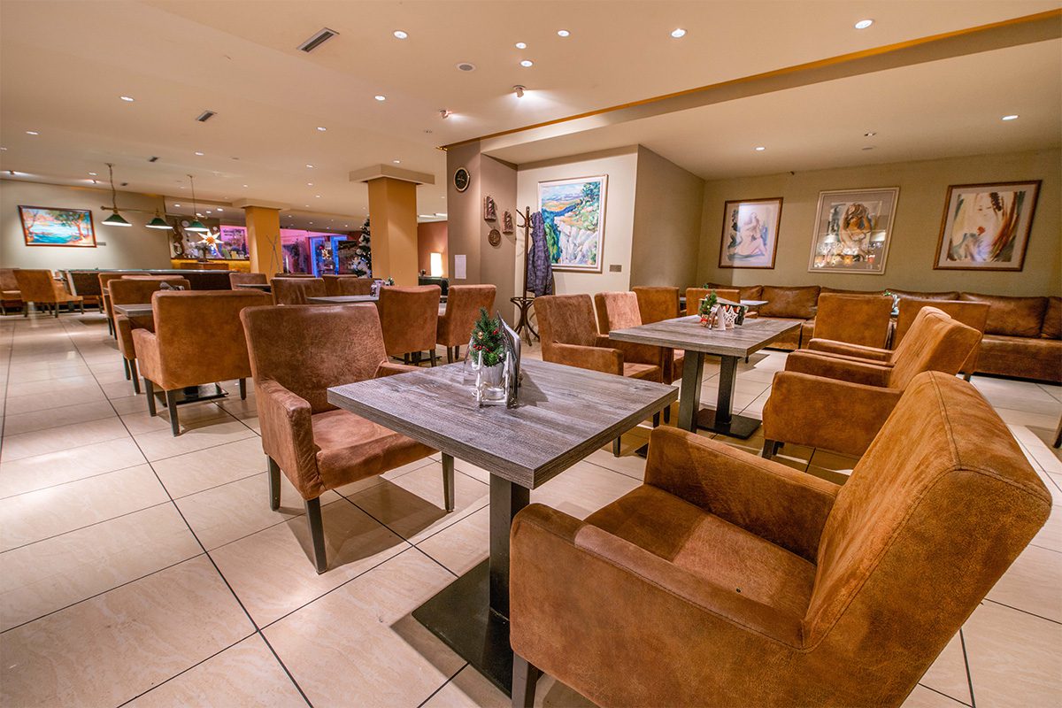 Lobby bar 2